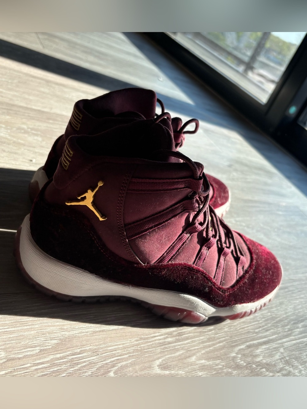 Jordan 11 velvet Heiress Night Maroon